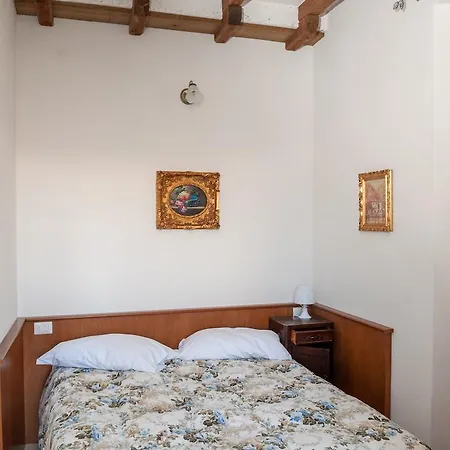 Oda ve Kahvaltı Lena Bellano