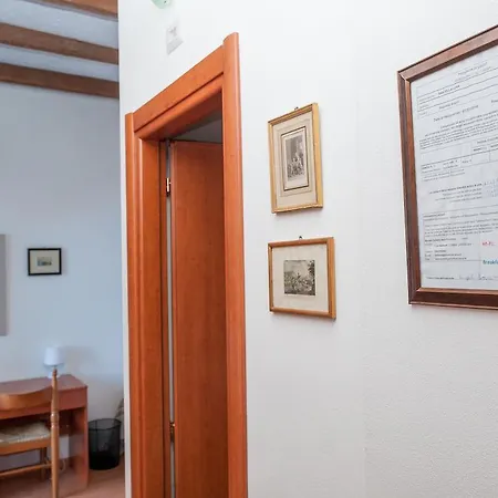 Alojamento de Acomodação e Pequeno-almoço Lena Bellano