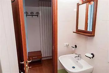 Alojamento de Acomodação e Pequeno-almoço Lena